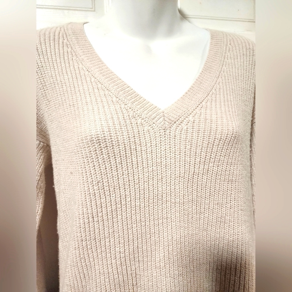 AMERICAN Eagle Outfitters Lace Sleeve Knit V-neck Sweater - Picture 12 of 12